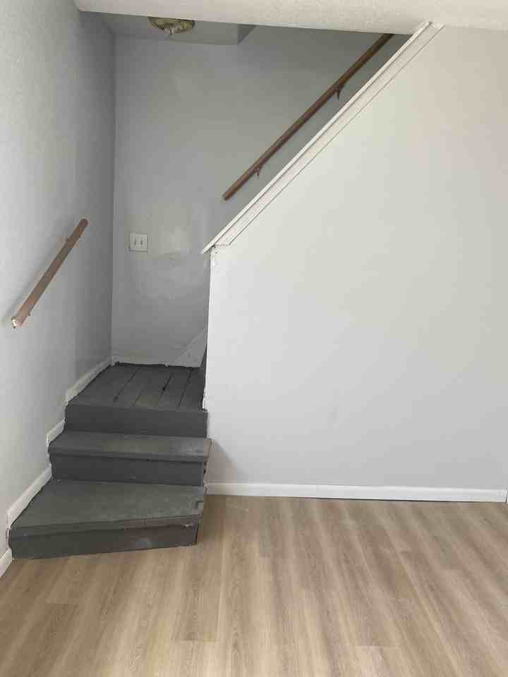 11809 S Lafayette Ave - Photo 2 of 9