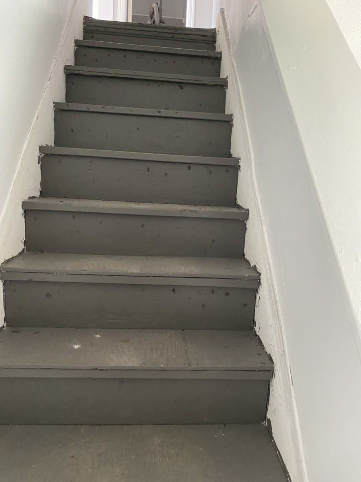 11809 S Lafayette Ave - Photo 3 of 9