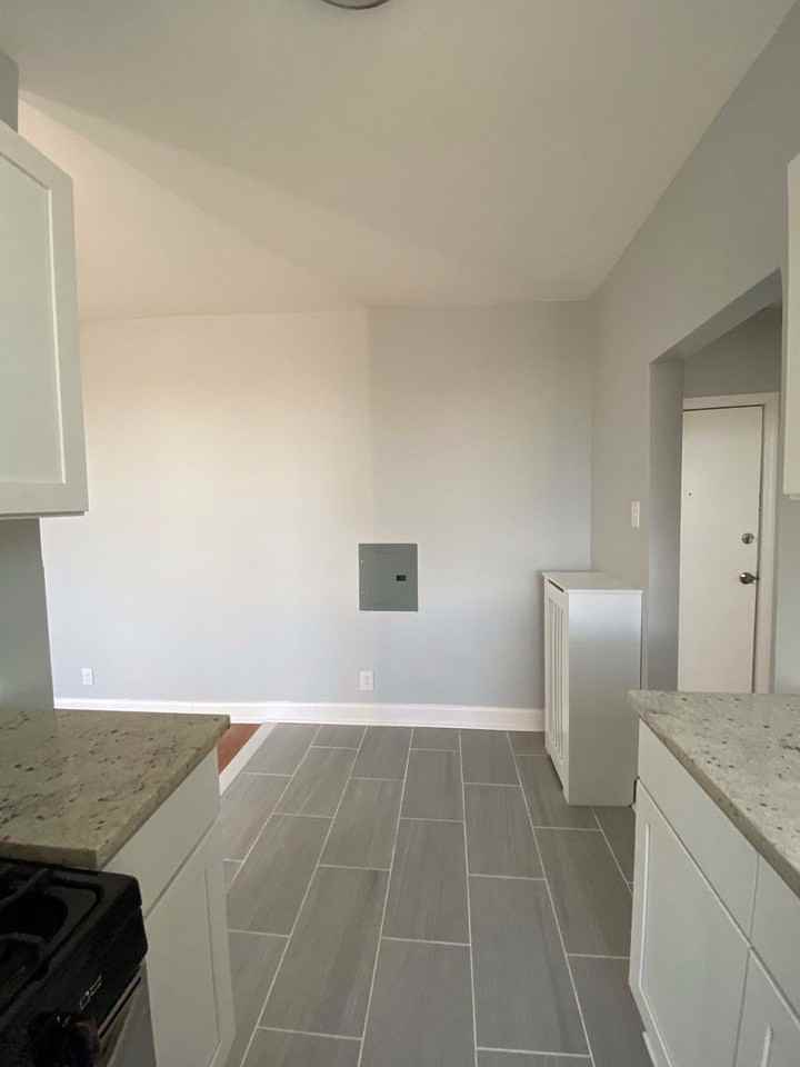 525 - Golden Crest 525 60th Street, LLC - Photo 4 of 17