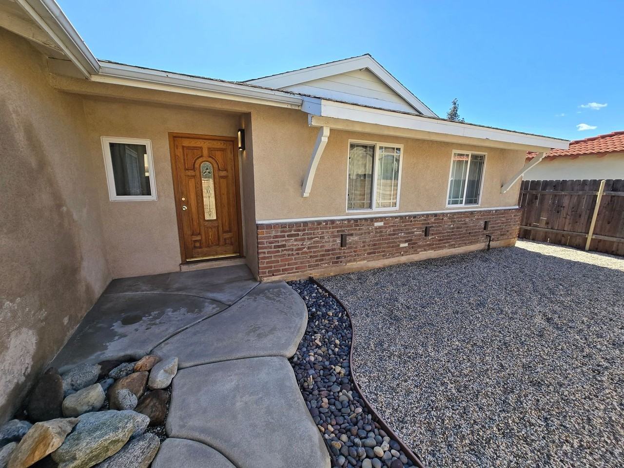 1542 E Colver Pl - Photo 4 of 26