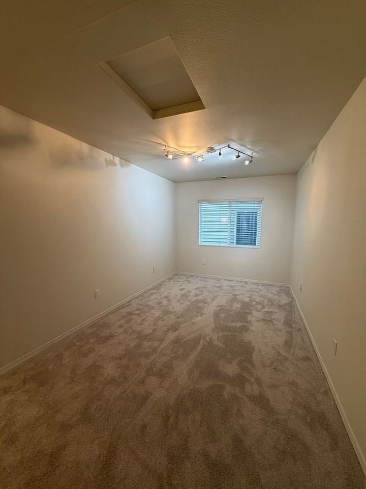 7608 Traditions Ave Ne - Photo 7 of 19