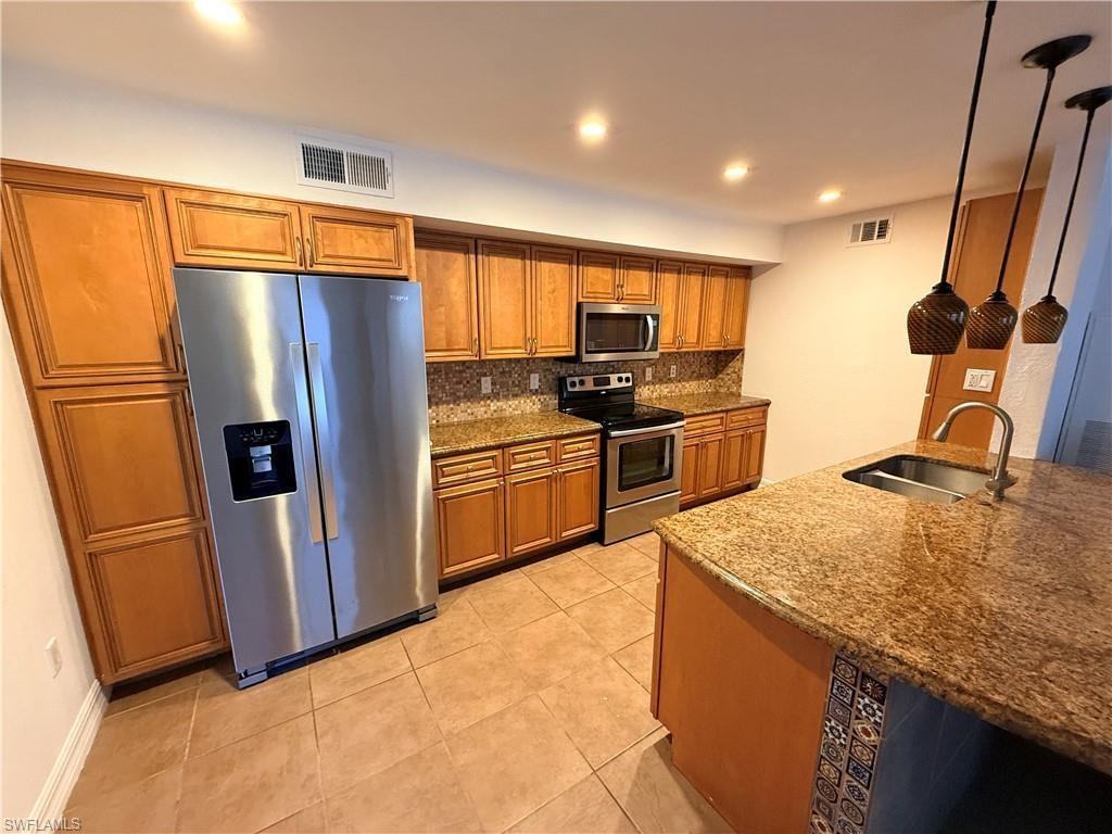 12750 Equestrian Cir - Photo 4 of 20