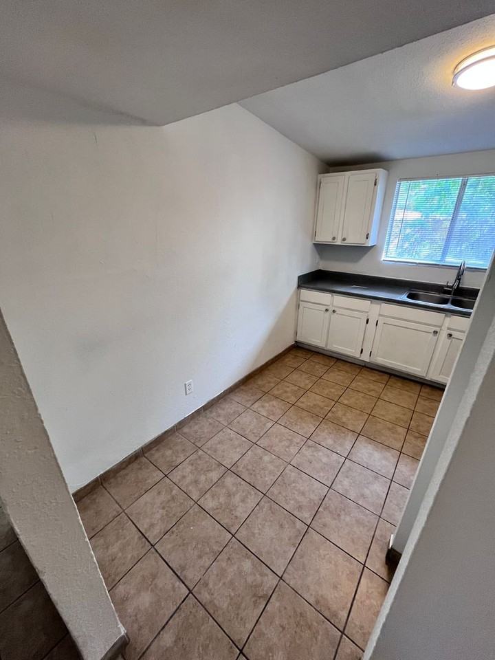 Jefferson Apartments - Photo 4 of 16