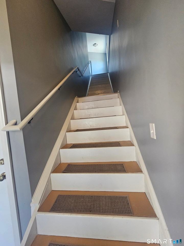 80 Pearl Harbor Cir - Photo 2 of 10