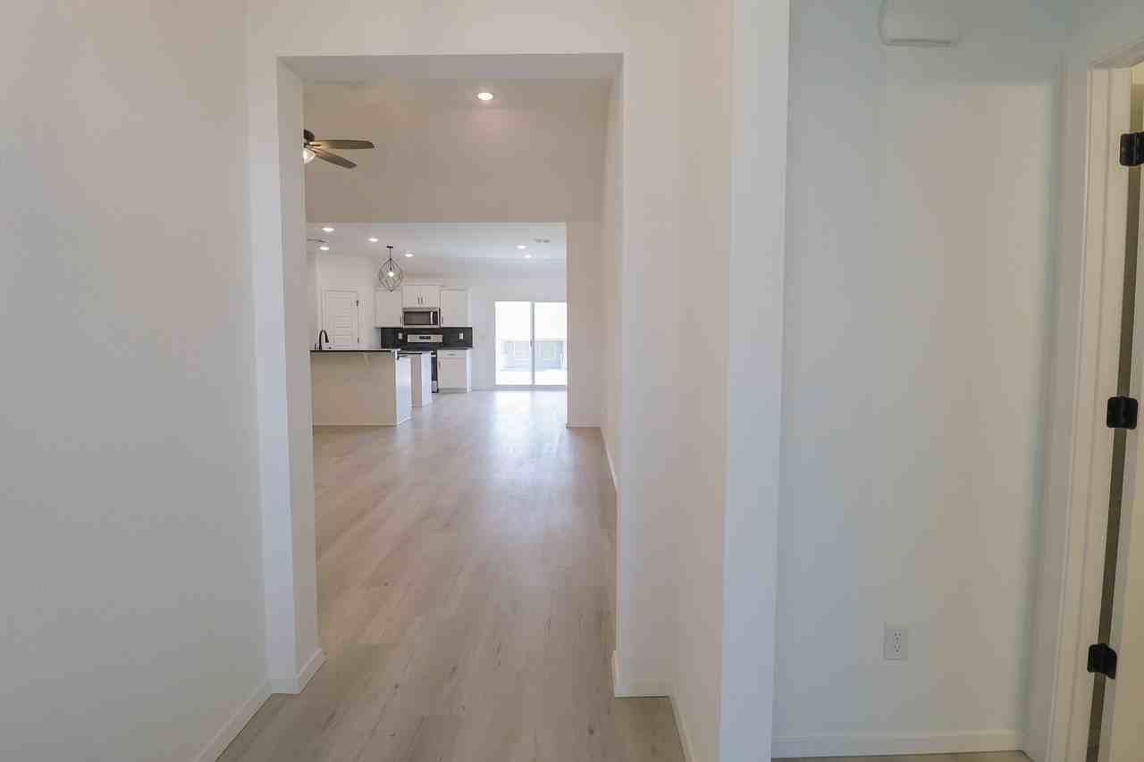 3120 S Redwood Ave - Photo 7 of 42