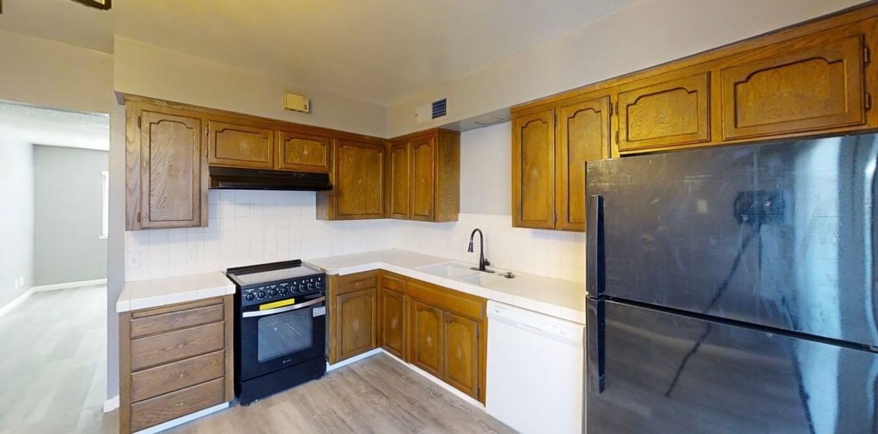 6052 N College Ave - Photo 4 of 21