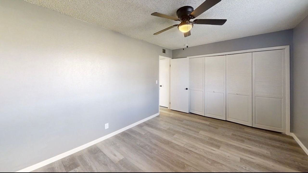 6052 N College Ave - Photo 5 of 21