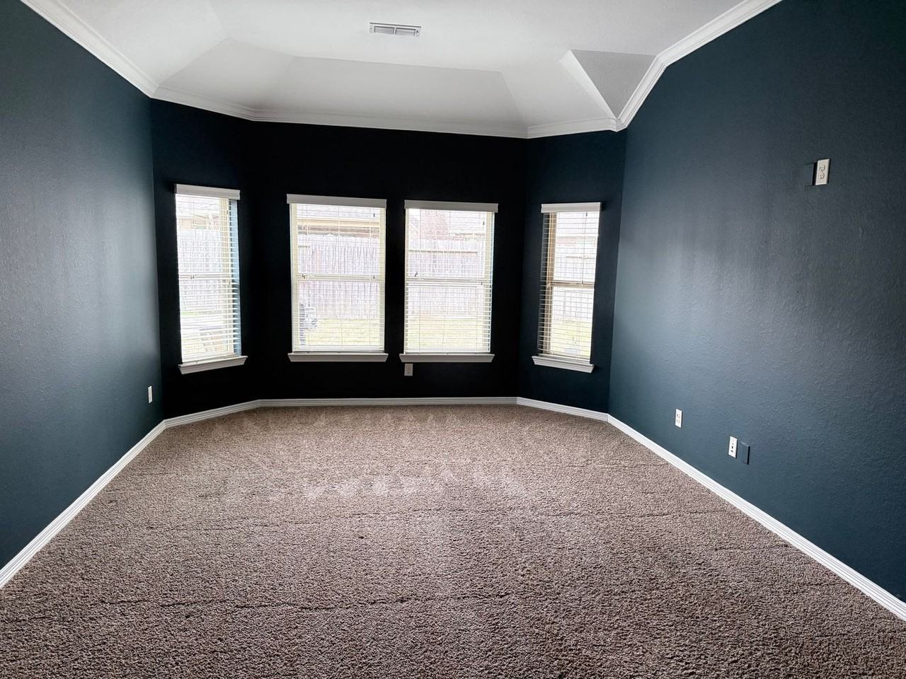 2010 Silver Moon Dr - Photo 2 of 20