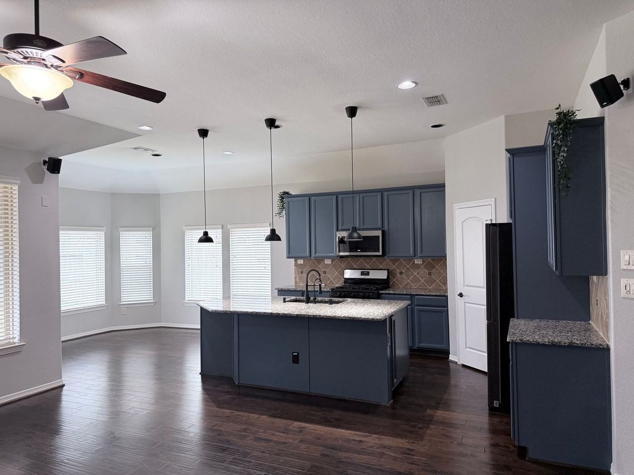 2010 Silver Moon Dr - Photo 7 of 20