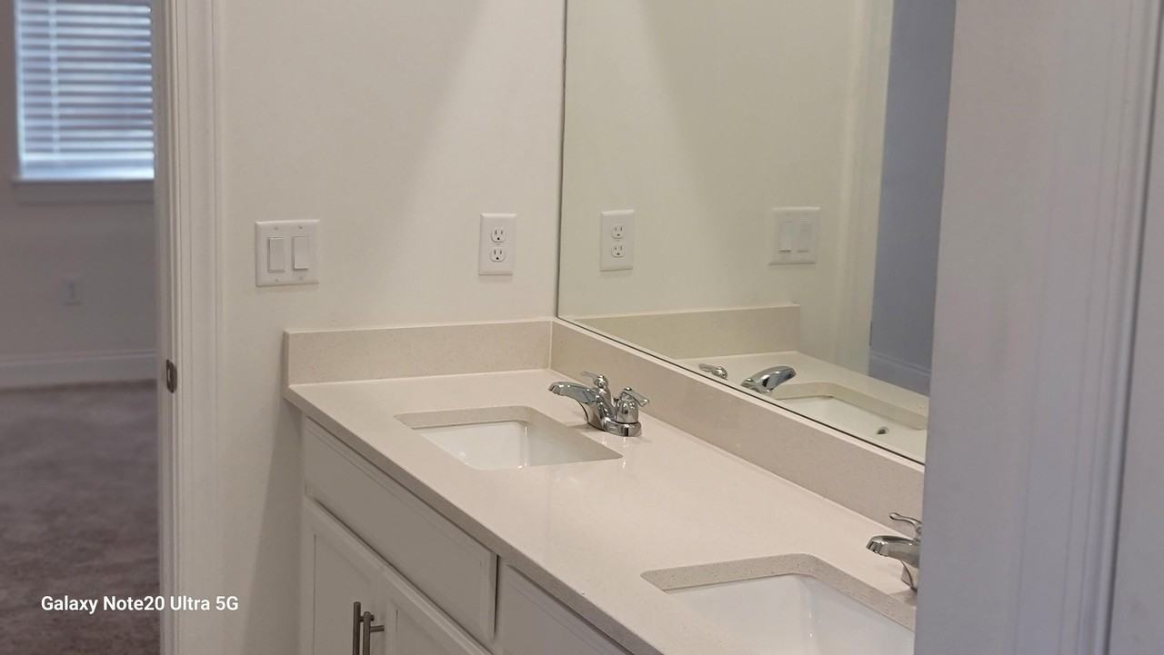 6576 Nw Cloverdale Ave - Photo 3 of 7