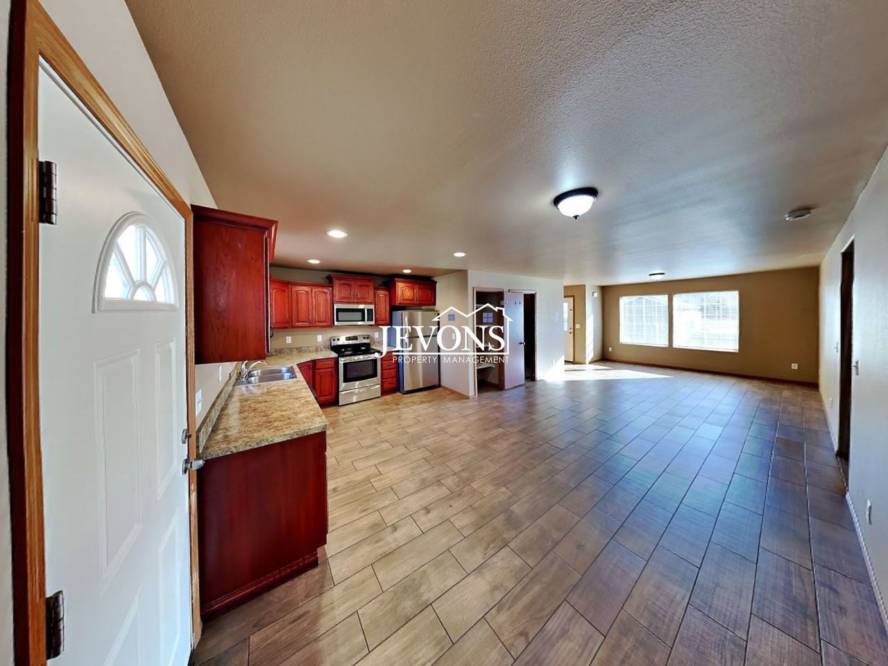 1415 S 16th Ave - Photo 7 of 32