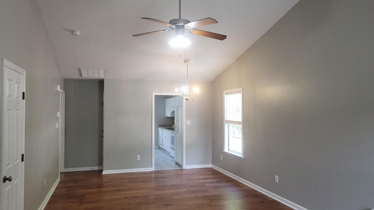 1603 Emma St - Photo 4 of 26