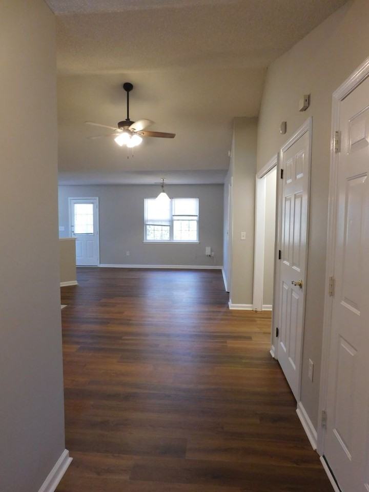 213 Esquire Ct - Photo 3 of 33