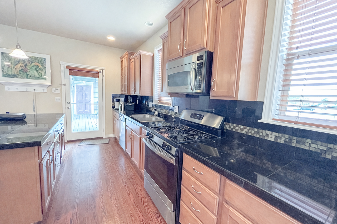 2220 Uinta St - Photo 6 of 17