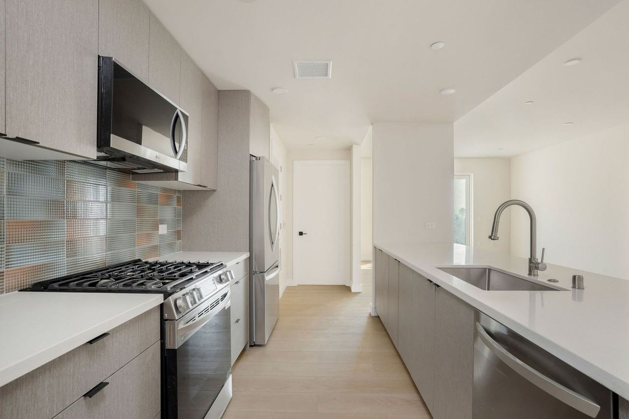 5320 Cartwright Ave - Photo 3 of 42