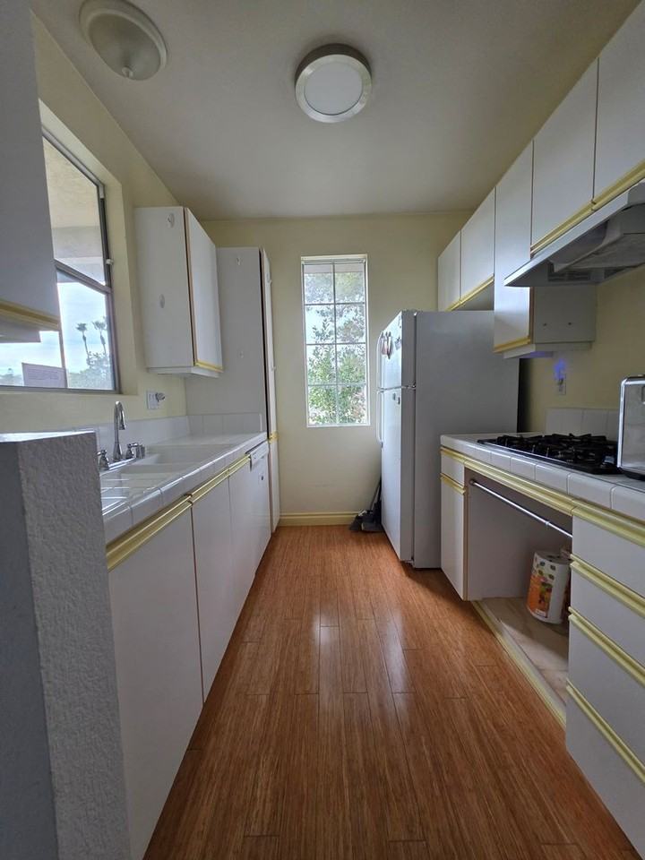 10854 Sabre Hill Dr - Photo 5 of 27