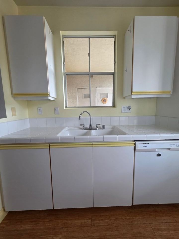 10854 Sabre Hill Dr - Photo 4 of 27