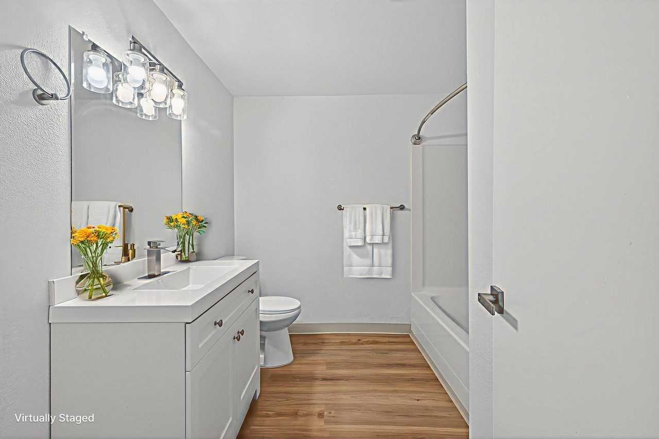 Davis Street Apartments - Photo 6 of 22