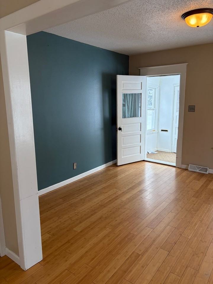 516 Oak St - Photo 3 of 39