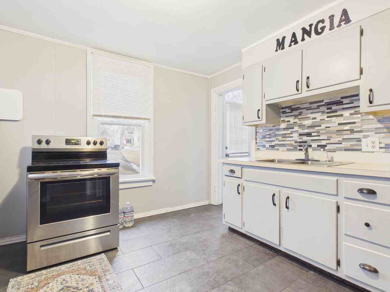 118 Short St - Photo 3 of 23