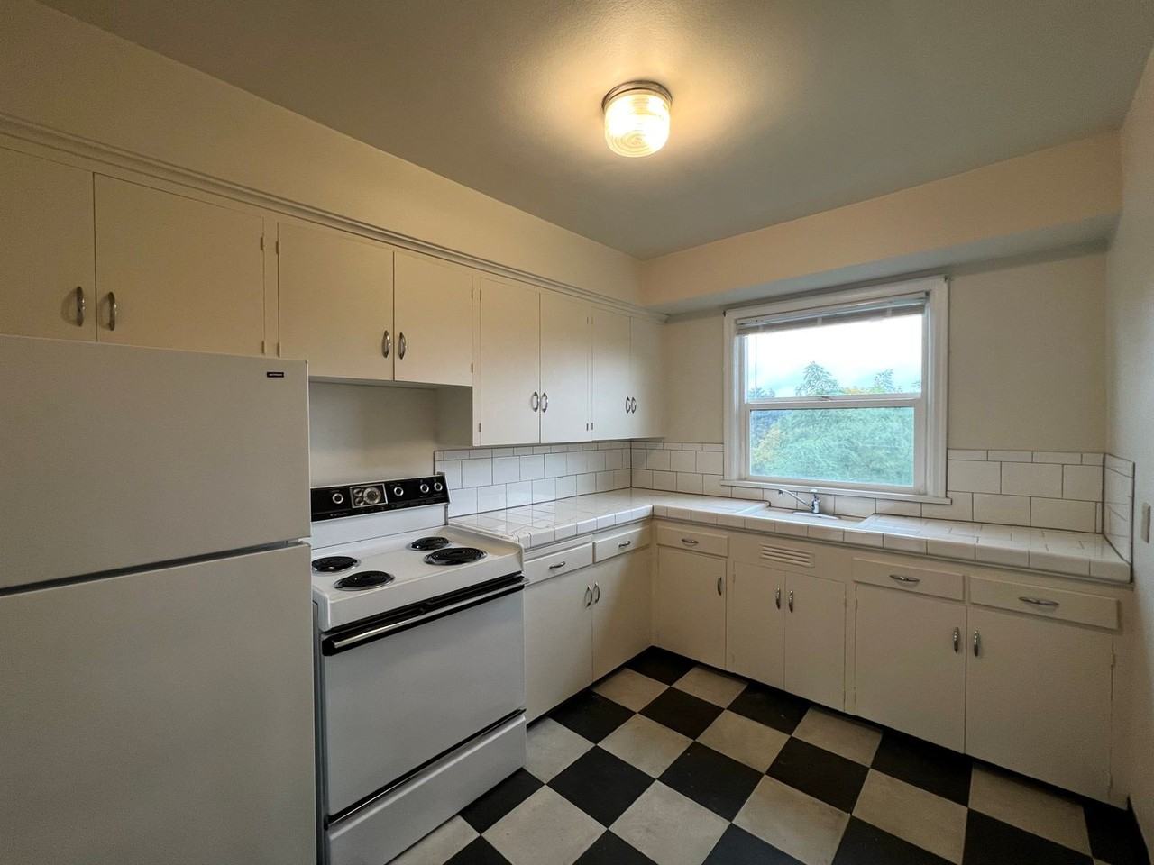 5217 E Burnside St #18 - Photo 5 of 21