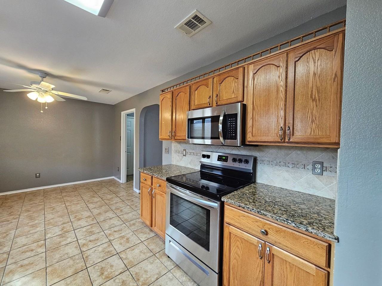 2109 Schottische Ln - Photo 5 of 18