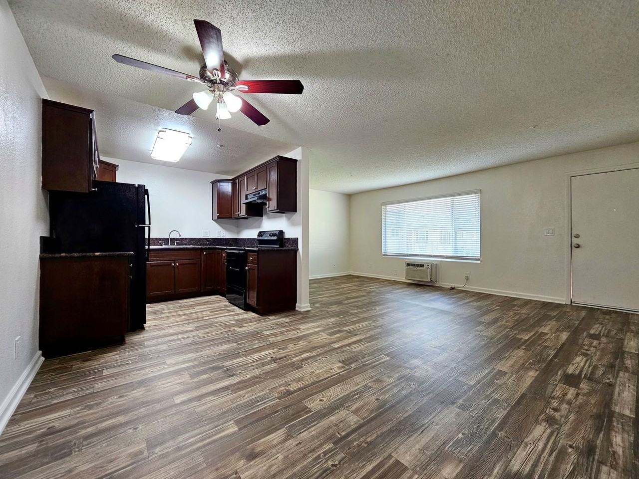 Newport Gardens Apartments, Vista - Photo 3 of 9