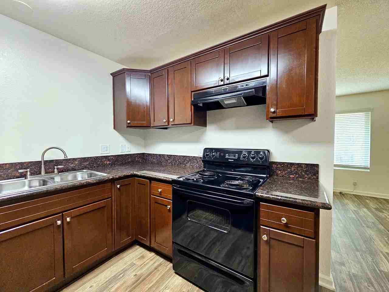 Newport Gardens Apartments, Vista - Photo 5 of 9