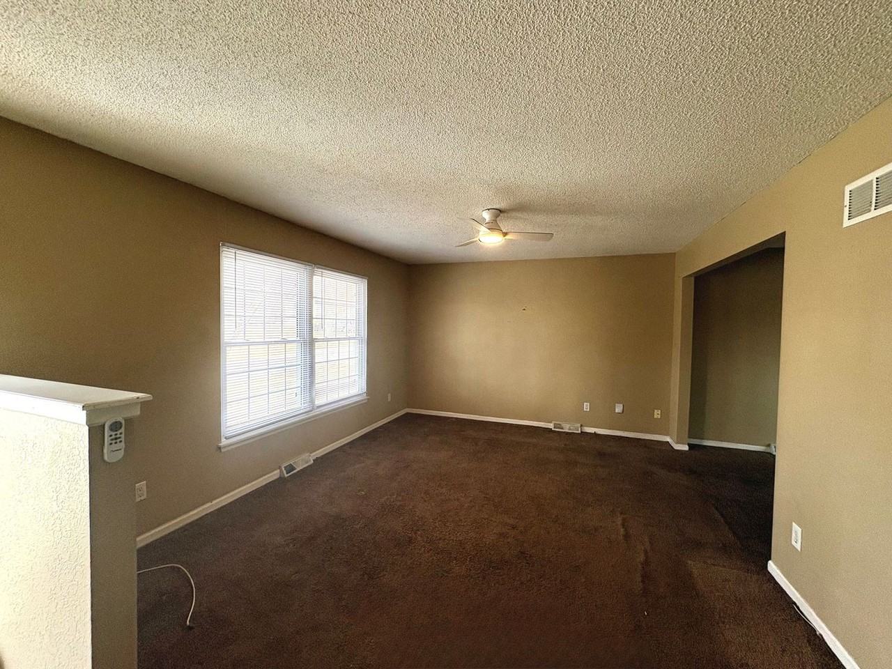 1120 Ne 9th St - Photo 2 of 10