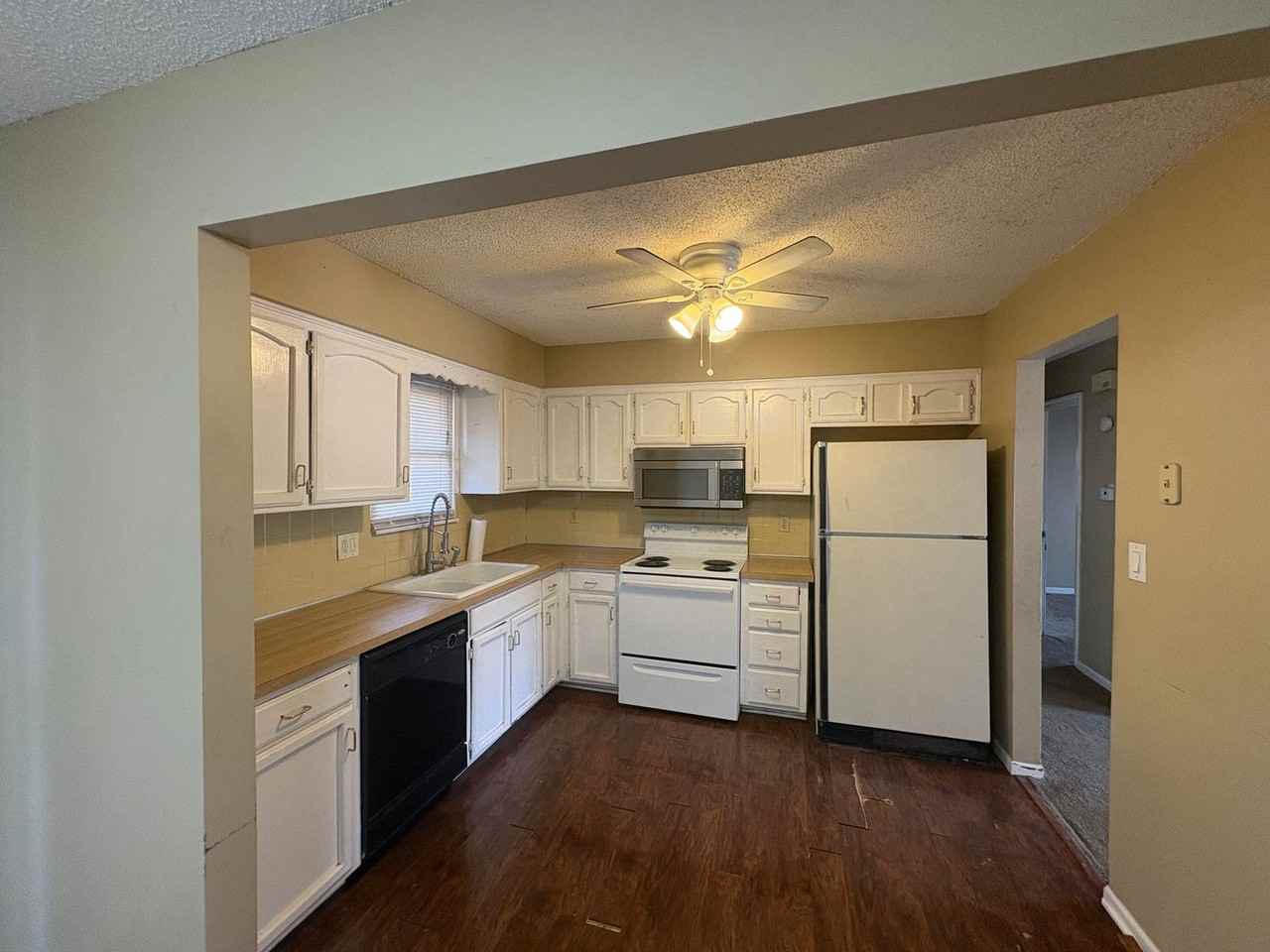 1120 Ne 9th St - Photo 4 of 10