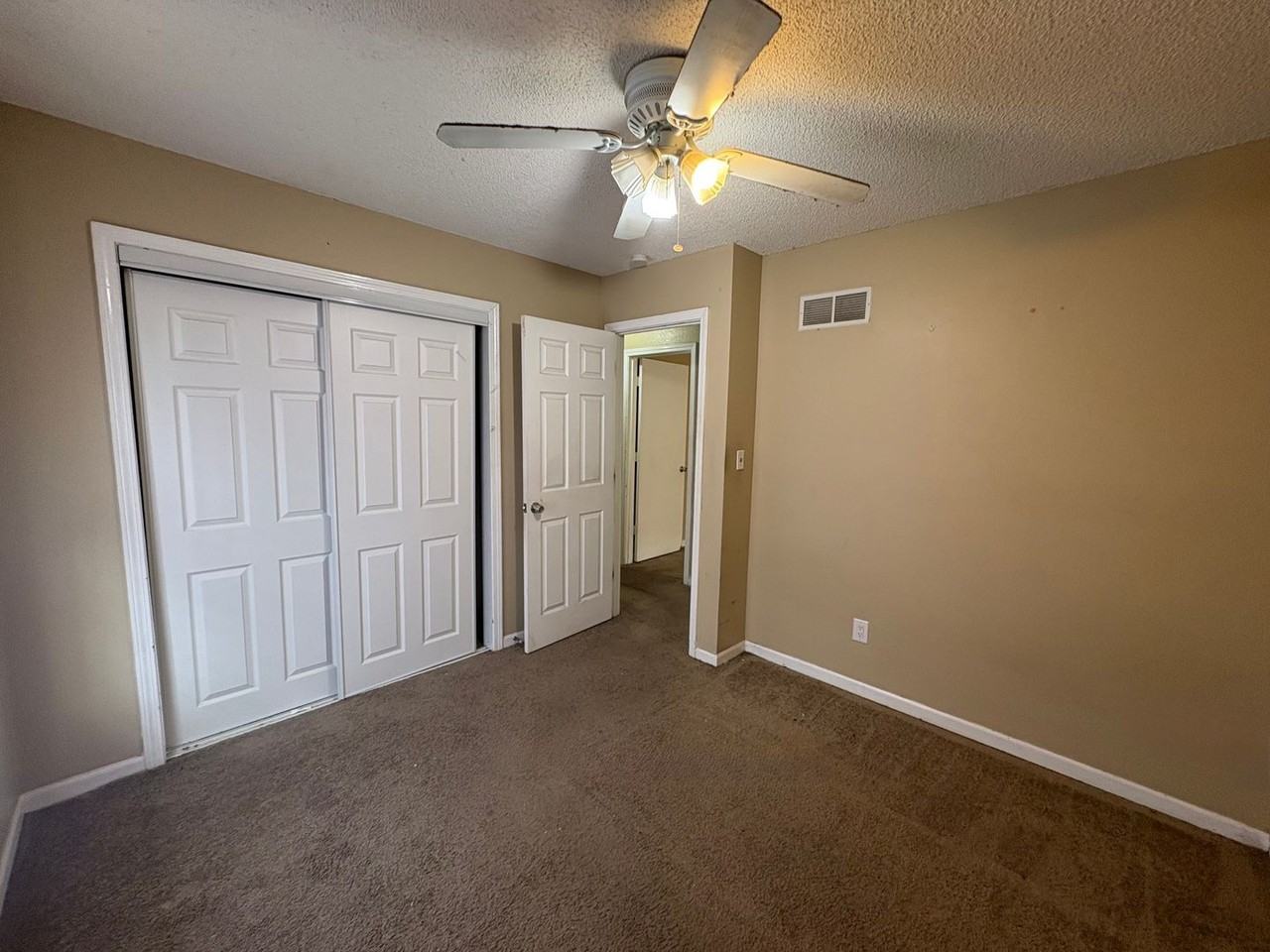 1120 Ne 9th St - Photo 6 of 10