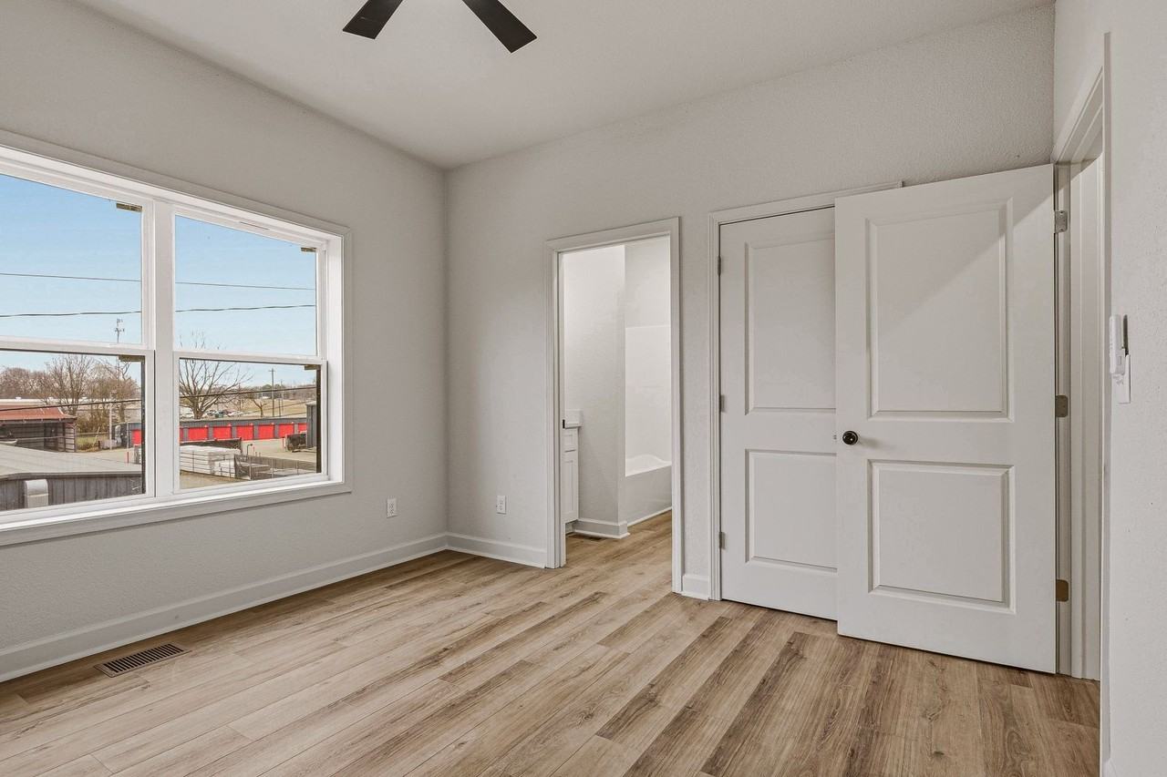 325 Houghton St - Photo 3 of 28