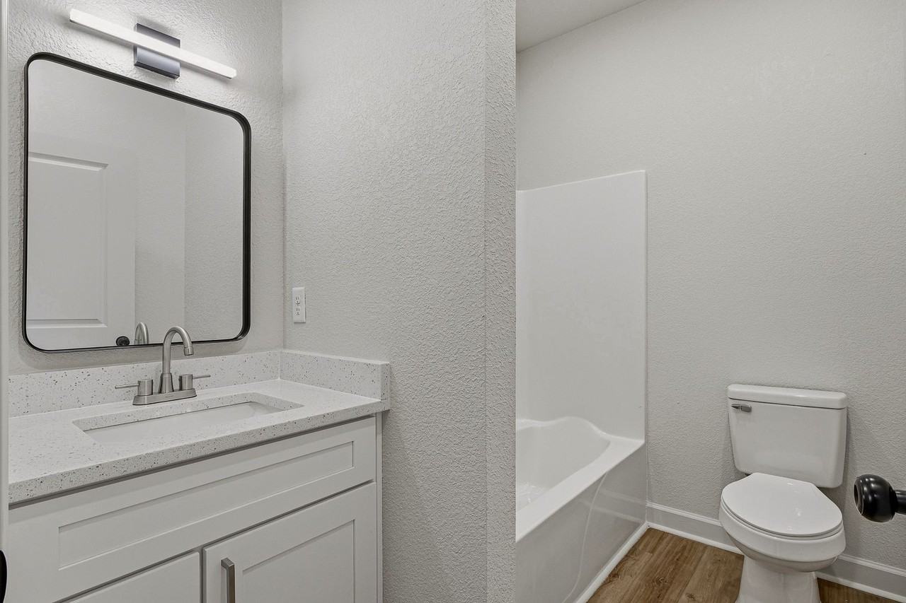 325 Houghton St - Photo 4 of 28