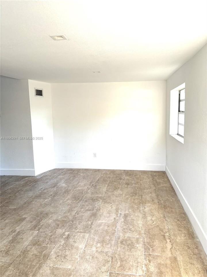 1416 Southwest 33rd Street ##1 - Photo 3 of 18