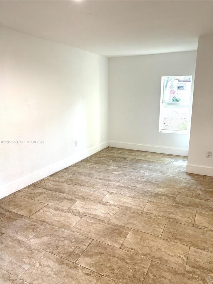 1416 Southwest 33rd Street ##1 - Photo 4 of 18