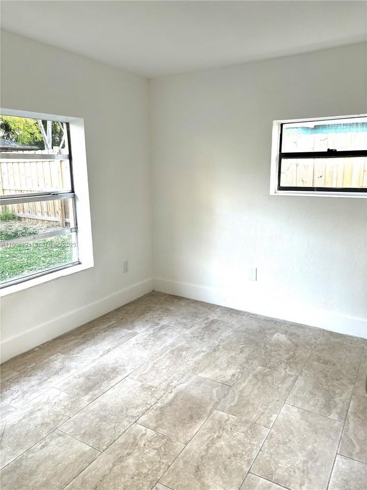 1416 Southwest 33rd Street ##1 - Photo 7 of 18