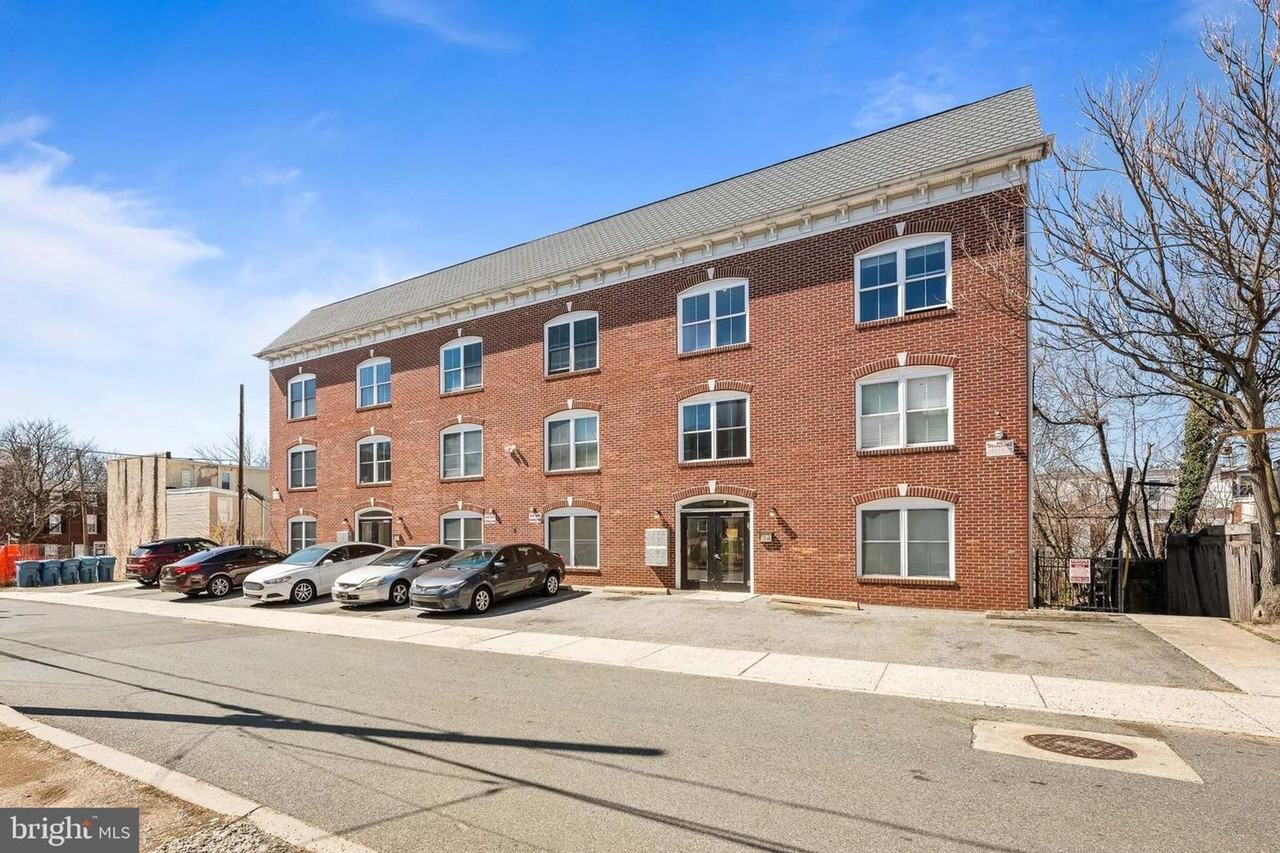 Great 2 Bedroom / 2 Bath Apartment in the Heart of Wilmington! - Photo 2 of 13