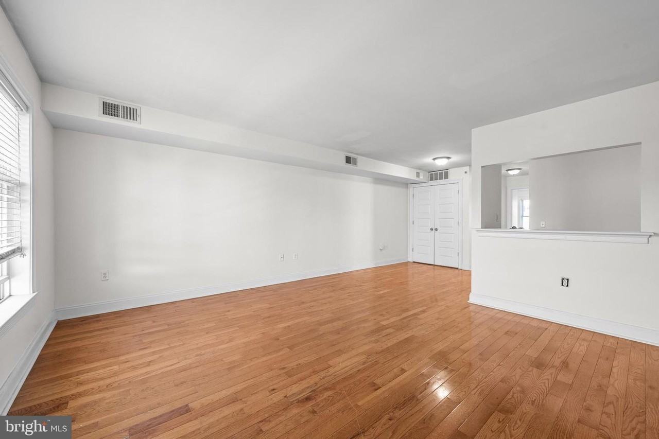 Great 2 Bedroom / 2 Bath Apartment in the Heart of Wilmington! - Photo 3 of 13