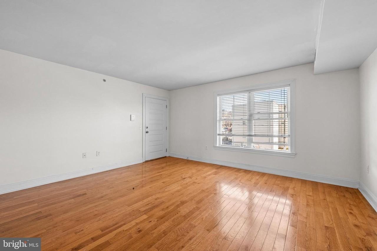 Great 2 Bedroom / 2 Bath Apartment in the Heart of Wilmington! - Photo 4 of 13