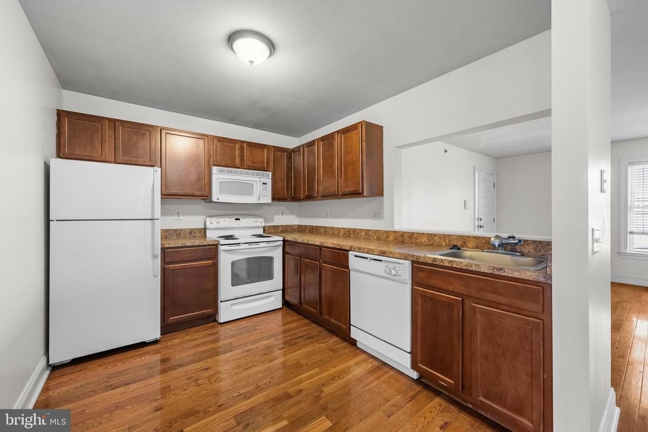 Great 2 Bedroom / 2 Bath Apartment in the Heart of Wilmington! - Photo 5 of 13