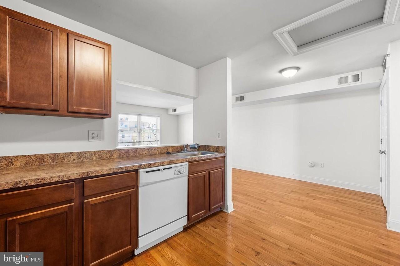 Great 2 Bedroom / 2 Bath Apartment in the Heart of Wilmington! - Photo 6 of 13