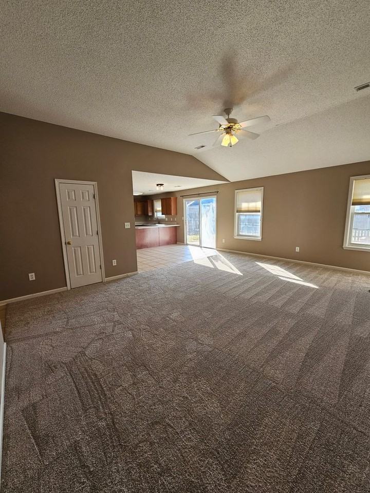 800 Ames Dr - Photo 5 of 14