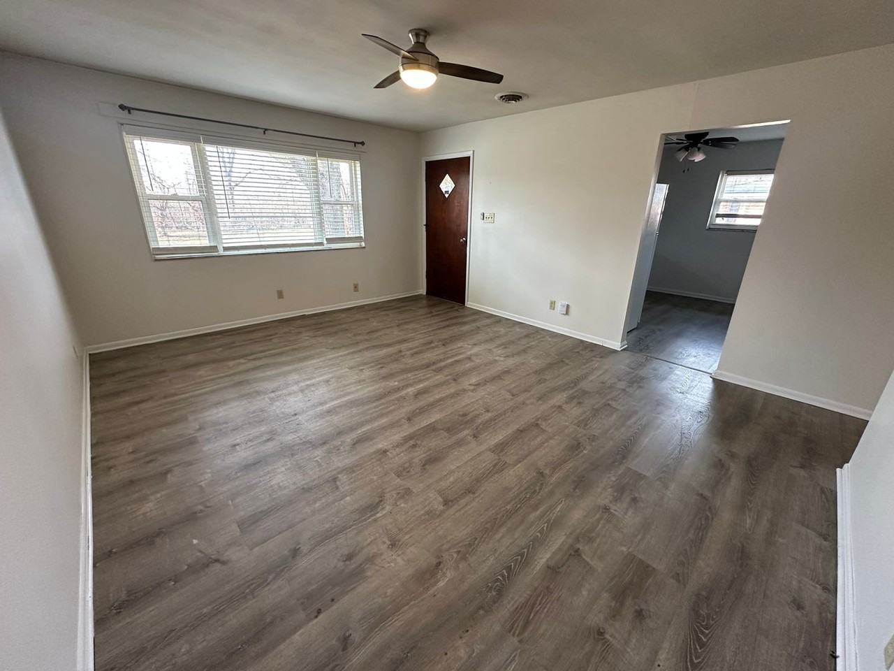 827 Riverside Dr - Photo 3 of 15