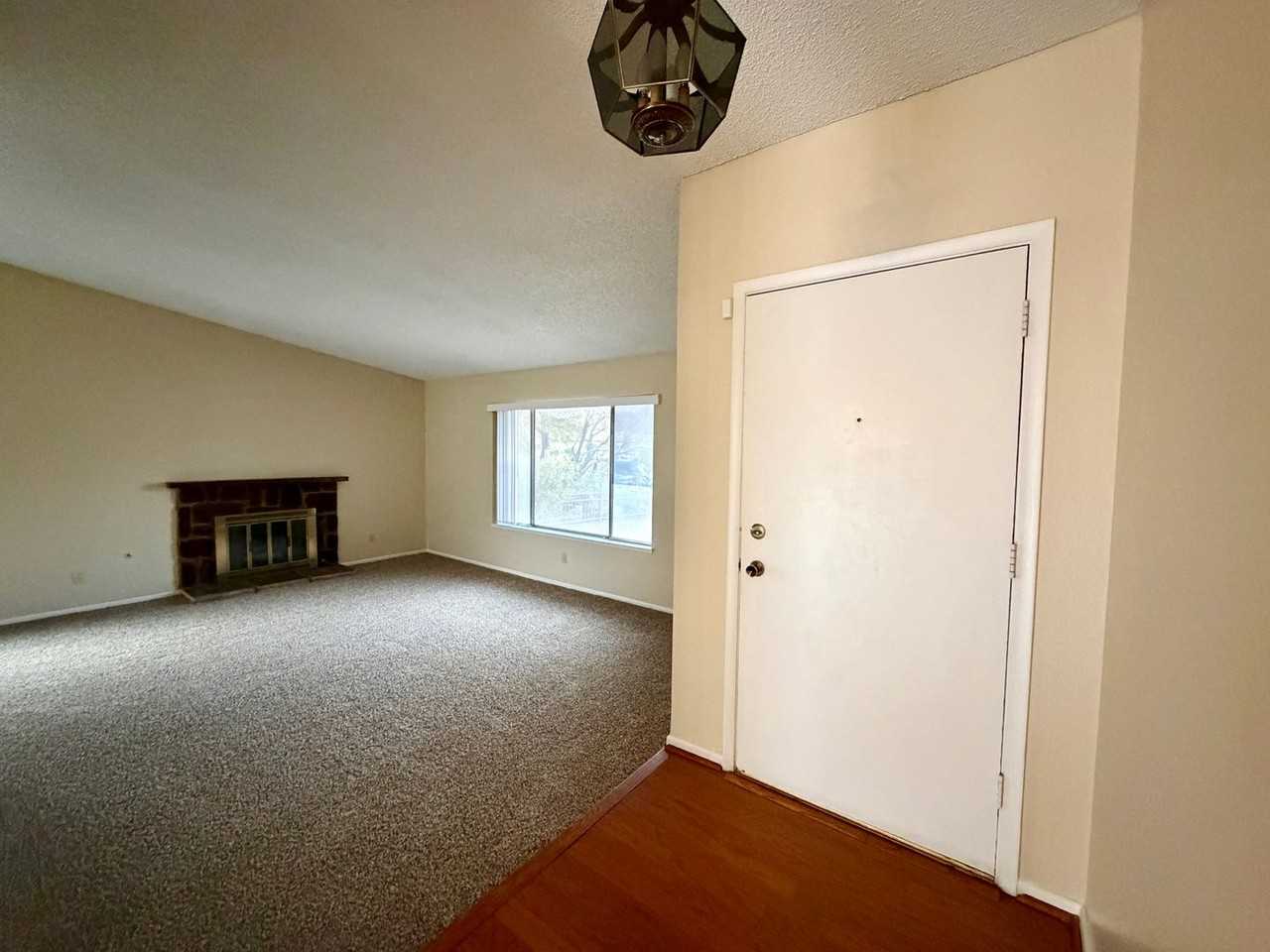1560 Elaine Dr - Photo 3 of 26