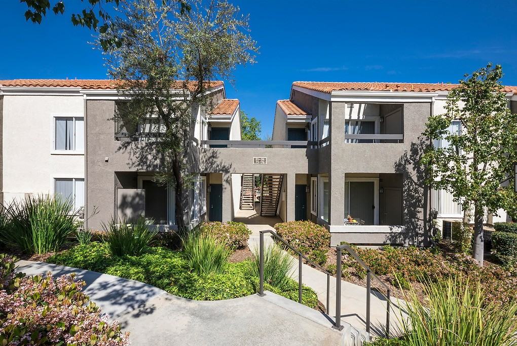 Emerald Pointe - Photo 4 of 27