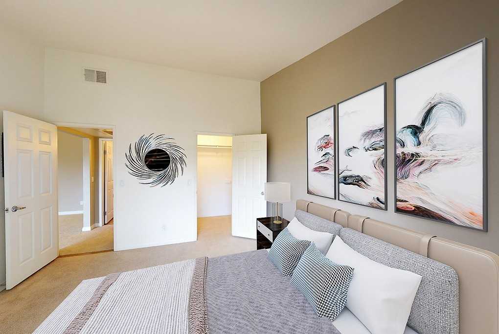 Emerald Pointe - Photo 7 of 27