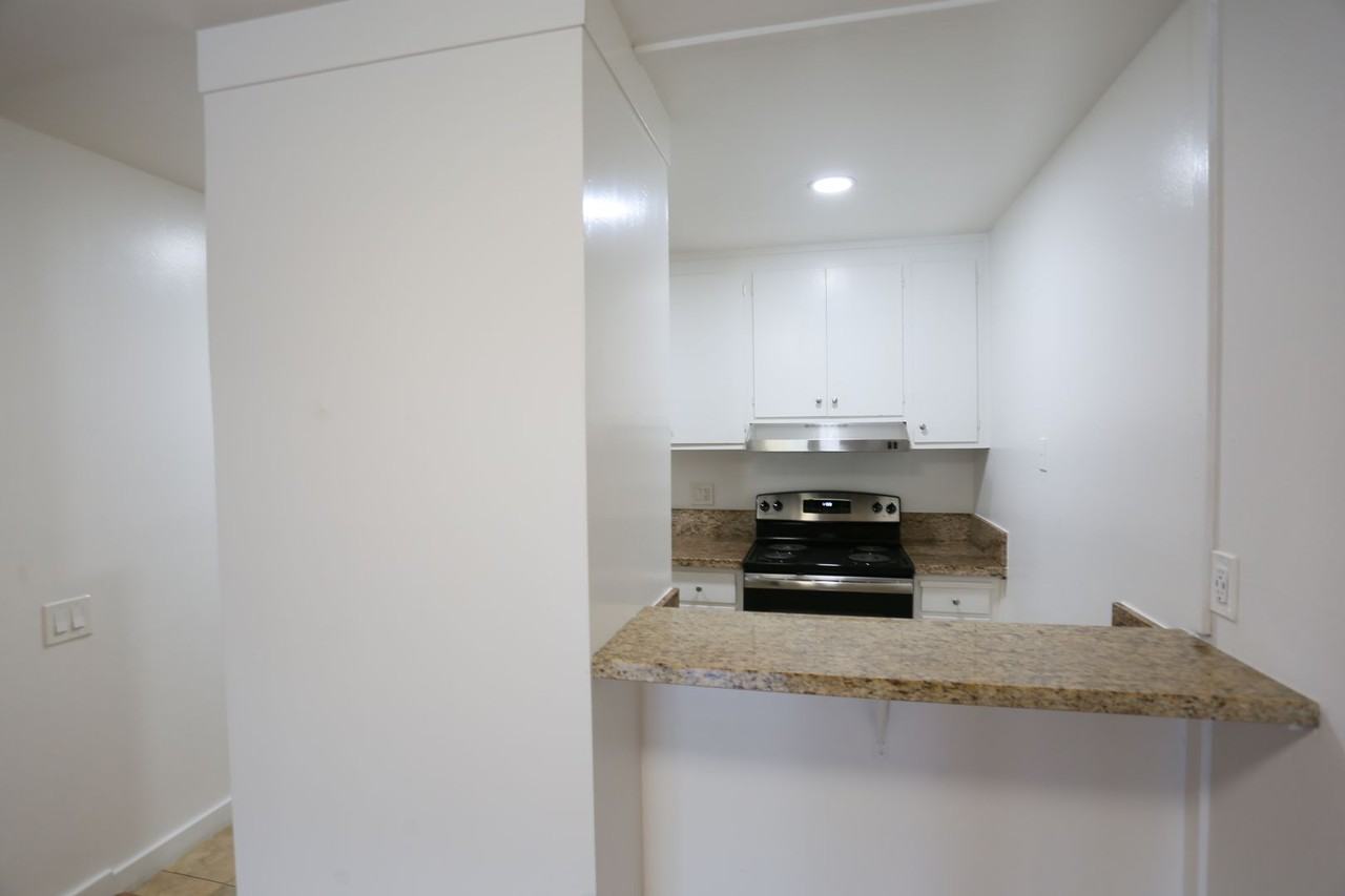 315 Wayne Pl - Photo 5 of 17