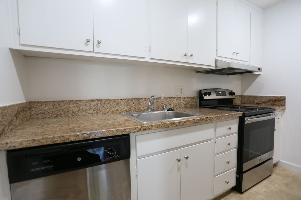 315 Wayne Pl - Photo 6 of 17