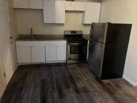 One bedroom one bathroom apartment with heat included - Photo 1 of 1