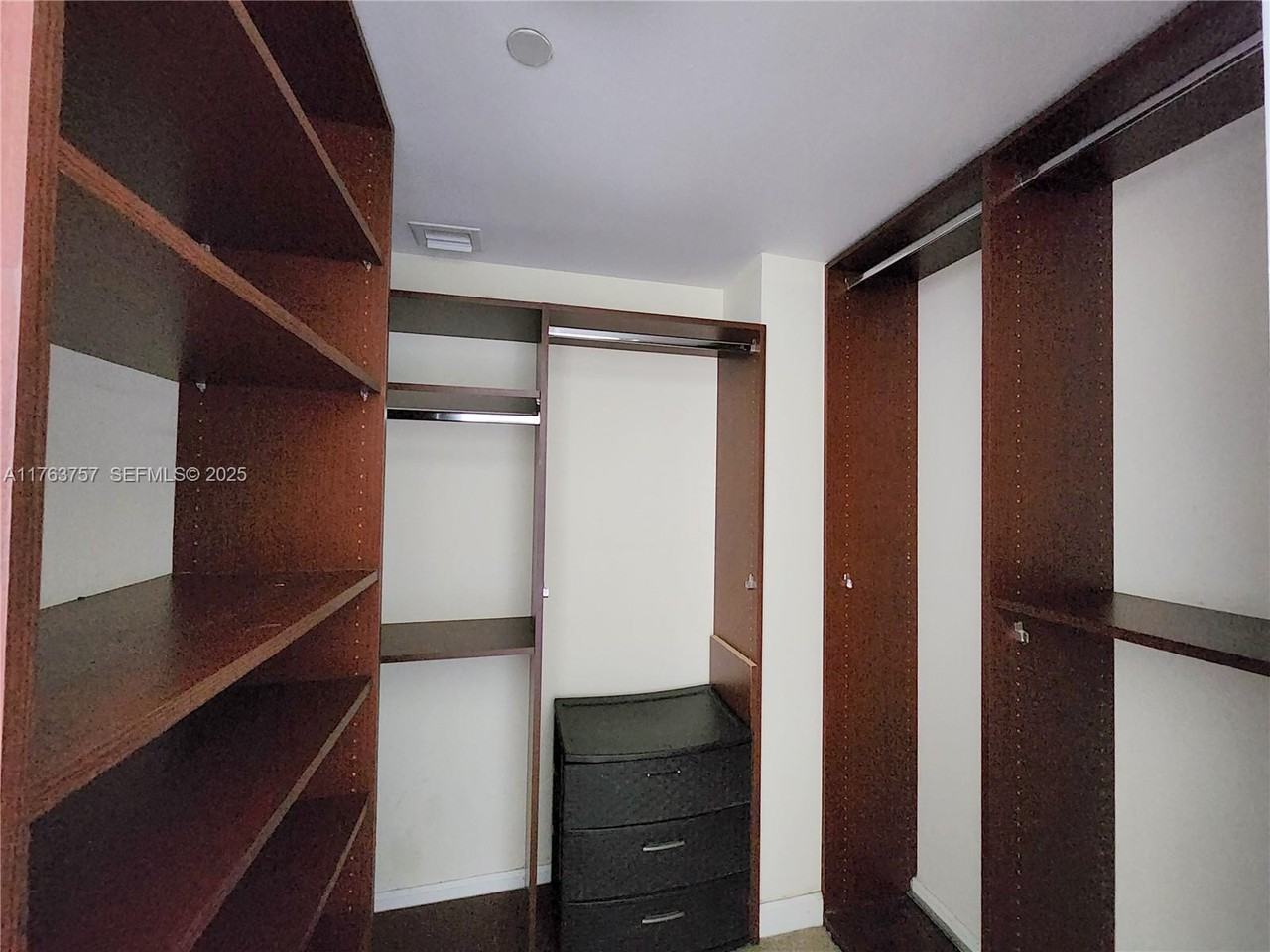 3300 Northeast 191st Street - Photo 4 of 17